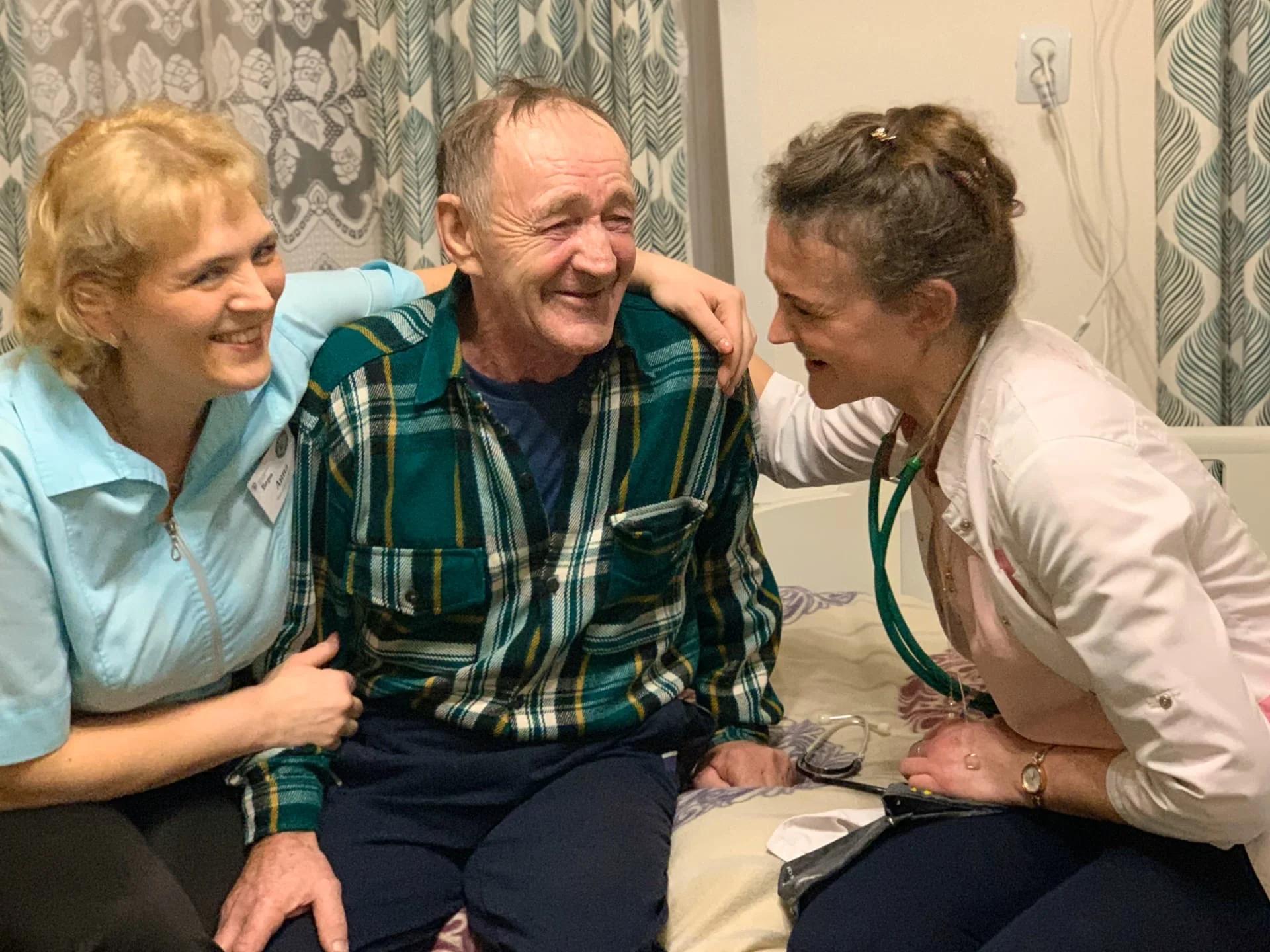 С достоинством